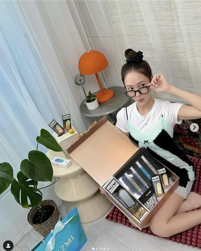 Jessica开心地在自己IG上分享收到MIZMI产品的开心情绪。（摘自艺人IG／黄唯淯台北传真）