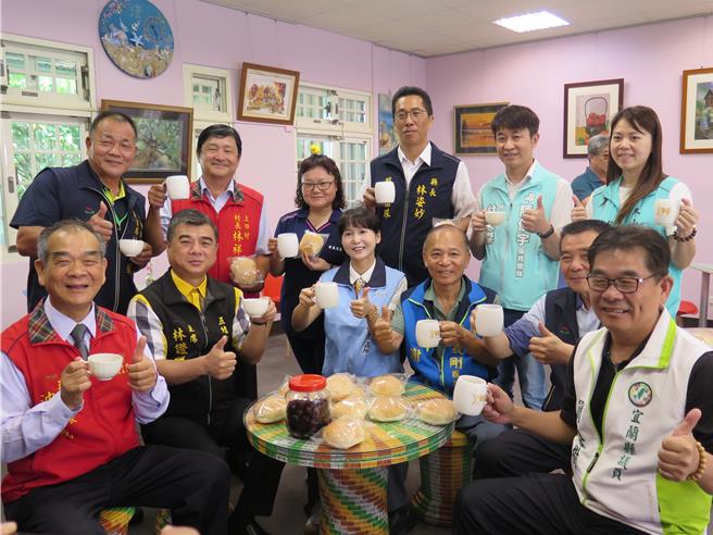 宜兰县五结乡公所将原清洁队办公室閒置空间，经一番修缮整理后，设置孝威不老屋「生命树咖啡馆」，6月3日起周一至周五开馆，让长辈们活到老学到老，巧手调制浓醇香郁的咖啡。（五结乡公所提供／吴佩蓉宜兰传真）