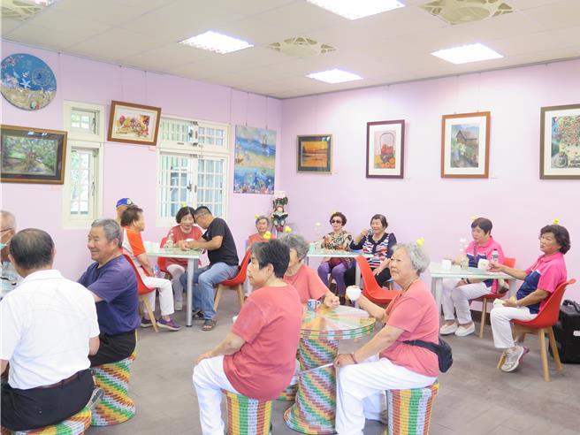 宜兰县五结乡公所将原清洁队办公室閒置空间，经一番修缮整理后，设置孝威不老屋「生命树咖啡馆」，6月3日起周一至周五开馆，让长辈们活到老学到老，巧手调制浓醇香郁的咖啡。（五结乡公所提供／吴佩蓉宜兰传真）