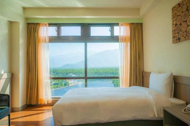 「汉来日月行馆」总客房数92间，强调每间客房都是面对漂亮的湖景，营运后可望成为日月潭最顶级的度假饭店！图／业者提供