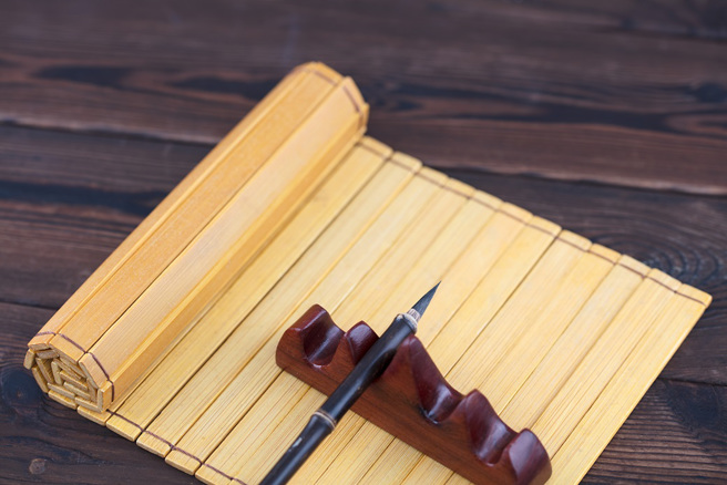 古代官员经常随身携带一把「削刀」，以便修改竹简或木牍上的错字。（示意图：Shutterstock／达志）