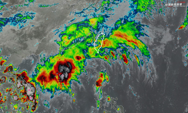 南海「低壓渦旋」將往台灣海峽移動，對西半部帶來明顯雨勢。（圖／翻攝台灣颱風論壇臉書）