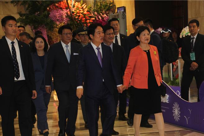 520国宴首度移师台南举行，赖清德总统除偕夫人吴玫如步入会场。（程炳璋摄）