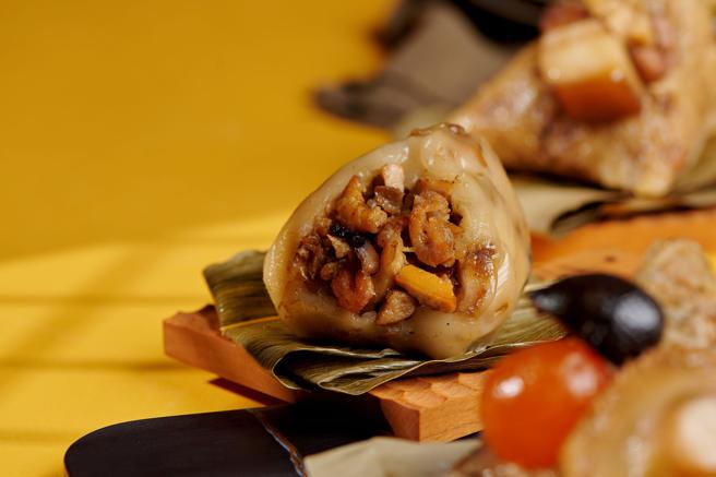 美廉社「国宴主厨温国智」的客家粄粽，5入540元。（美廉社提供）