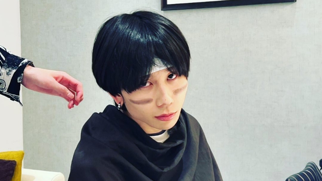 日本摇滚乐团NEE主唱兼吉他手Qoo。（图／qoo_alale_hina IG）