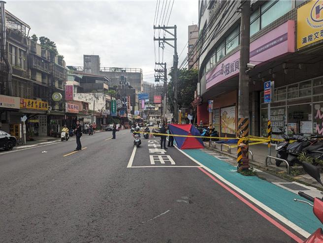 土城清水路今下午驚傳女子墜樓。（民眾提供）