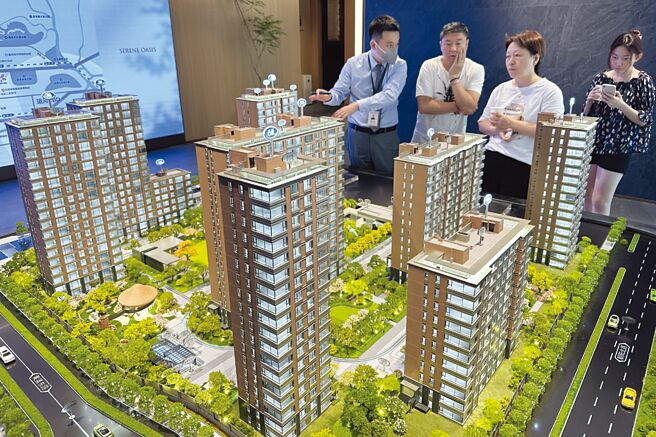 大陸穩房市火力全開。最為外界關注的則是收購庫存房源充當保障房的「以購代建」。專家分析，這不僅可緩解房企資金壓力、亦可降低庫存。圖／中新社