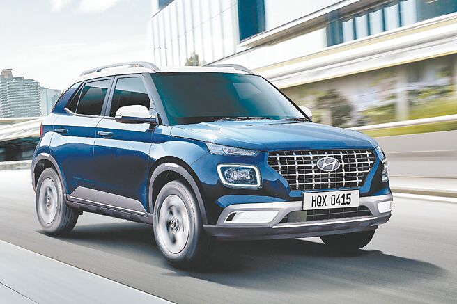 HYUNDAI VENUE專屬新色「仙蹤綠」，預接單價74.9萬元起。（南陽實業提供）