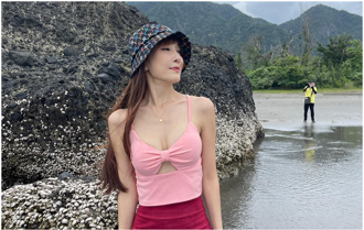 58歲美魔女海邊穿超辣 遭阿伯偷拍氣炸公審