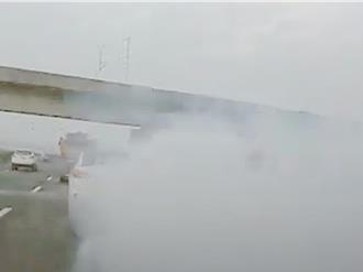 国道惊现「白乌贼」  浓烟掩盖道路吓死驾驶    警方将传车主到案