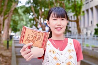 清大贈「必上清華」熊貓煎餅 勉二階考生金榜題名