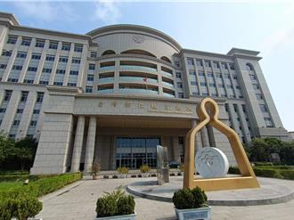 8旬翁对小舅子老婆伸咸猪手 揪「我们去房间」下场曝