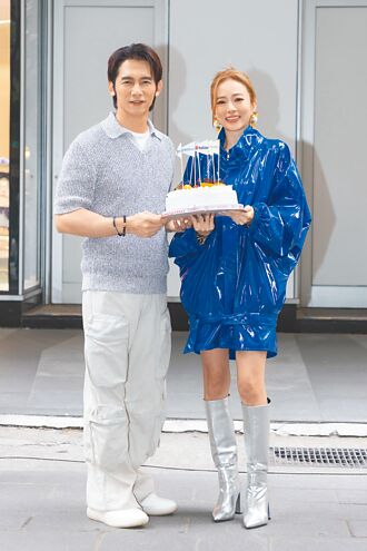 高宇蓁街頭嗨唱 温昇豪現身應援