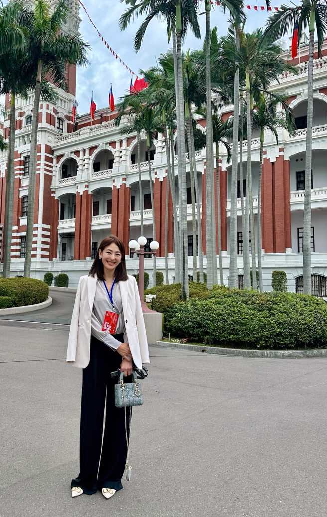 贾永婕为了总统就职典礼，特地买端庄的衣服。（图／FB@贾永婕的跑跳人生）