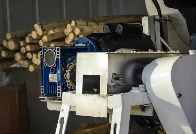 祕魯一名工人工作時意外摔入粉碎機內，上半身瞬間被絞碎，當場死亡。（示意圖：Shutterstock／達志）