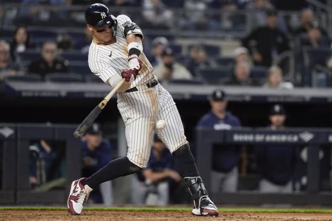 洋基外野手賈吉敲出二壘安打。（美聯社）