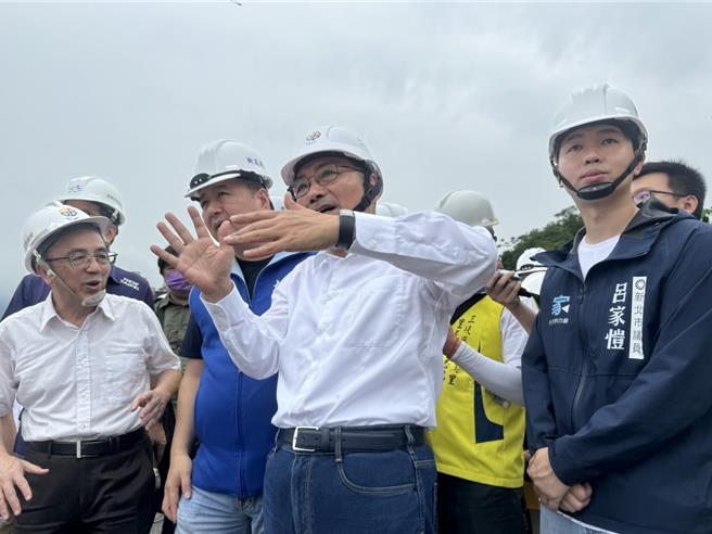 新北市长侯友宜今（21）日视察「三峡河长福桥改建工程暨周边环境营造」工程。（柯毓庭摄）