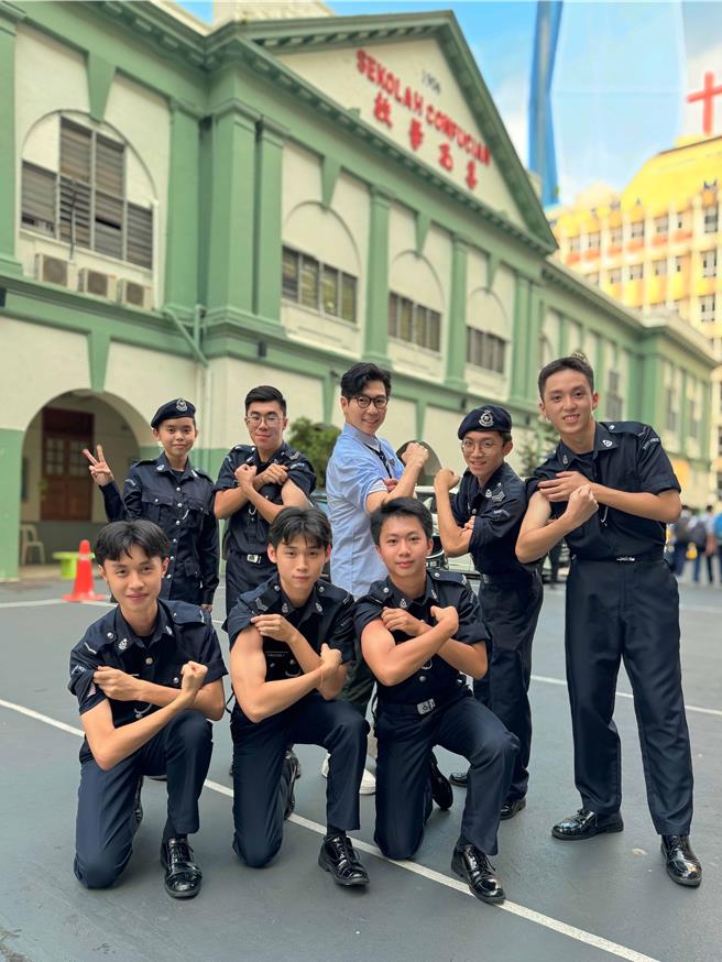 品冠學生時期曾參加學生警察團。（種子音樂提供）