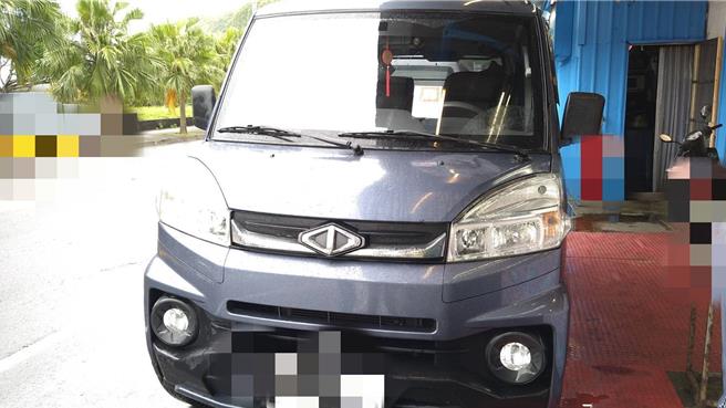 基隆一名张姓男子名下所有的厢型车，因欠缴停车费高达521笔，逾期及罚锾金额累计到16万多元，20日要查封张男的爱车时，其配偶才发现大事不妙，愿意分期缴款解决。（行政执行署宜兰分署提供／徐佑升基隆传真）