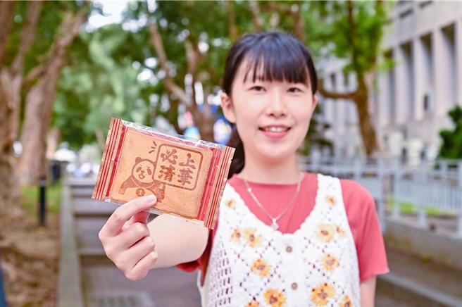 113学年度个人申请入学大学二阶面试正如火如荼进行中，清华大学招生策略中心为此特别准备「必上清华」熊猫煎饼，祝福到校参加面试、笔试的3500位考生，都能金榜题名。(取自清大脸书)