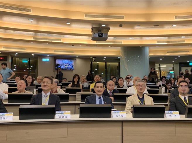 赖萧新政府上台后的两岸关系座谈会。（张薷摄）