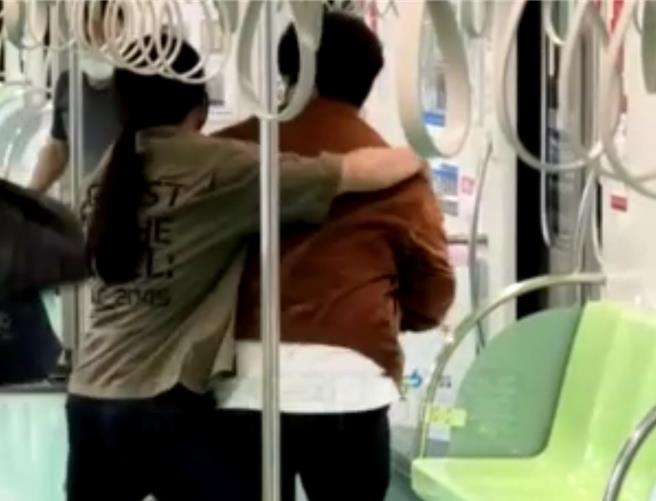 震惊社会的郑捷案今（21）日满十周年，台中市捷运站又传憾事，一名资深法官就语重心长的说，是类案件司法能处理的非常有限，「问题是在后续的整个资源是否足够」。（翻摄自黑色豪门企业）