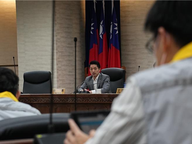 针对中捷今日发生随机砍人事件，台北市长蒋万安今(21)日表示，第一时间要求台北捷运公司全系统检查相关警戒，包括增派保全人力、捷运警察即时联繫。（黄敬文摄）