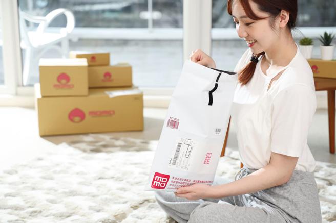 momo结盟实体通路扩大「循环包装生态圈」，全台momo循环袋回收站点数突破1.5万。（momo购物网提供／古明弘台北传真）