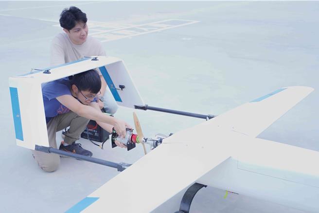 中正大學無人機團隊短短1年內成功研發、製造2台無人機，目前將進入開模、生產階段。（中正大學提供∕呂妍庭嘉義傳真）
