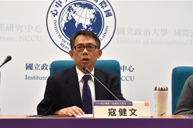 国立政治大学国际关系研究中心主任寇健文21日表示，大陆对台已放弃幻想，未来两岸民间交流的回温程度有限。（陈冠宇摄）