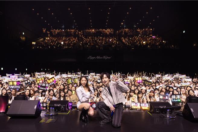 邱锋泽日前举办演唱会，请艾薇担任嘉宾。（图／原音兄弟提供）