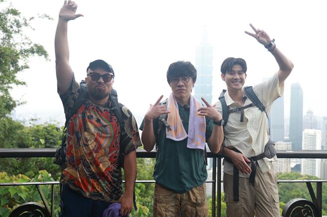 美麗本人（左起）、盧廣仲、李玉璽將一起主持實境節目《暴走兄弟朝聖趣》。（圖／亞洲旅遊台提供）