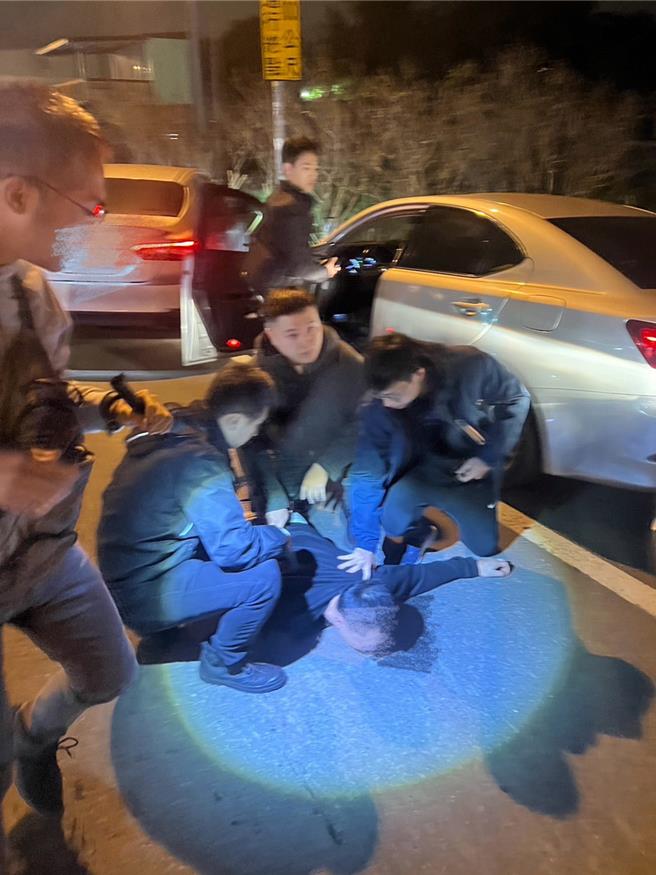 警方逮捕運毒的莊姓嫌犯。（警方提供）