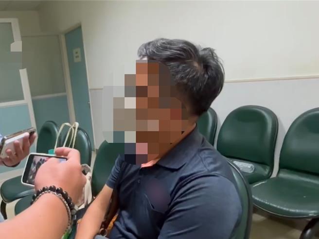 台中捷运绿线21日惊传持刀砍人案件酿3伤，其中17岁吕姓少身中三刀，经手术后转加护病房观察中；吕姓少年的父亲直呼该事件「太离谱！」，对中捷更没信心。（冯惠宜摄）