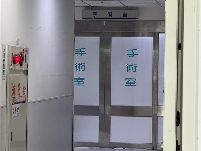 台中捷运绿线21日惊传持刀砍人案件酿3伤，其中17岁吕姓少身中三刀，相当严重，经手术后转加护病房观察中。（潘虹恩摄）