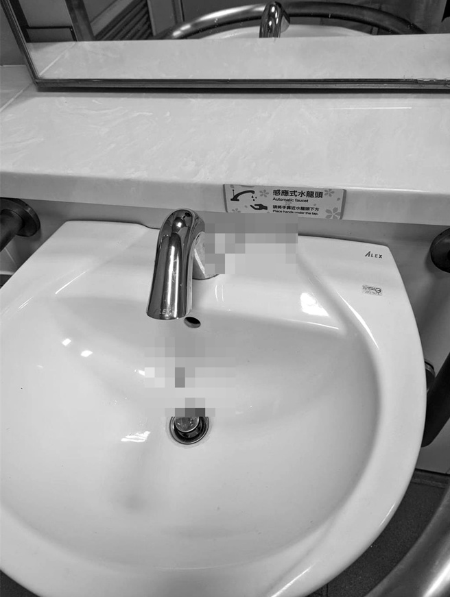 前環保署長魏國彥搭上中捷砍人列車，直擊洪姓男護理生犯案過程，案發後在臉書陳述險象環生經過。（翻攝魏國彥臉書／王煌忠台中傳真）