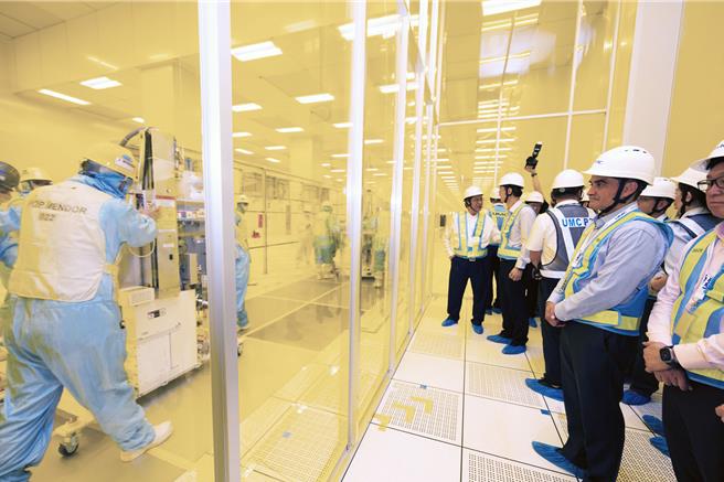 联电位于新加坡的Fab12i第3期扩建新厂，21日举行上机典礼，预计在2026年初开始量产。（图／联电提供）