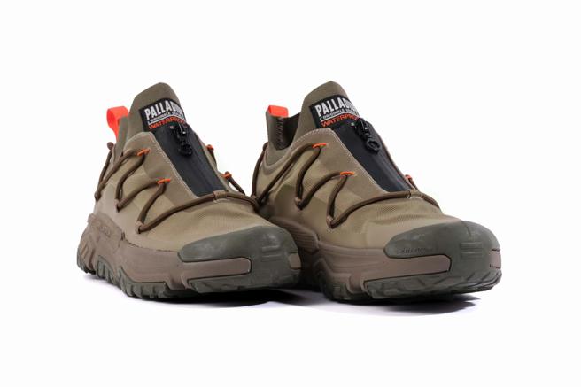 PALLADIUM橘標防水OFF-GRID LO ZIP輪胎潮鞋，3680元。（PALLADIUM提供）