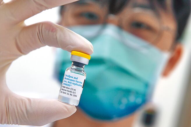 M痘病毒（猴痘）再進化，剛果民主共和國出現新的Ib分支病毒株，人際傳播風險更高，而國內M痘疫情持續，今年新增8例。圖為猴痘疫苗。（本報資料照片）