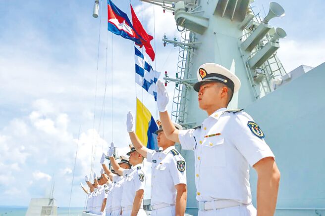 大陸軍事科學院前副院長、研究員何雷撰文表示，中美要加強核心利益和重大領域的風險管控，最重要的是要切實管控台灣問題等涉及中國核心利益方面的風險。圖為中共海軍83艦編隊。（摘自中國軍網）