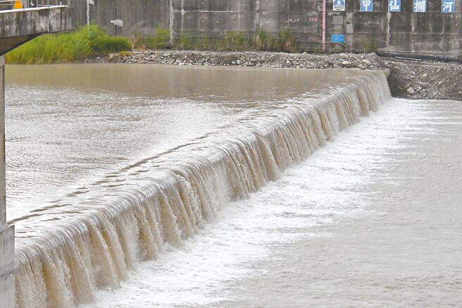 高雄将于5月25日做大区域停水，影响约19万户民眾。图为高屏溪拦河堰。（本报资料照片）