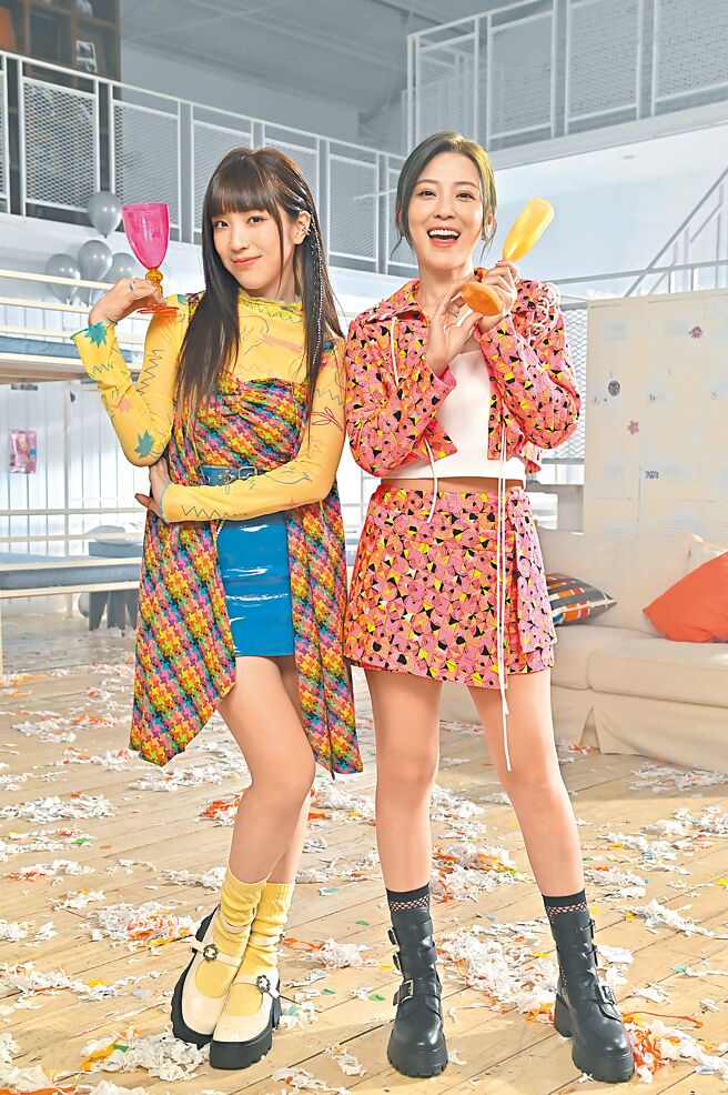 卓文萱（右）與梁舒涵合作新單曲。（寬寬整合行銷提供）（飲酒過量有礙健康）