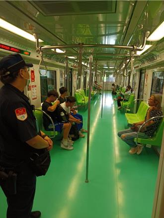 不用再搭小黃了！中捷警預置「警用機車」警力進駐列車