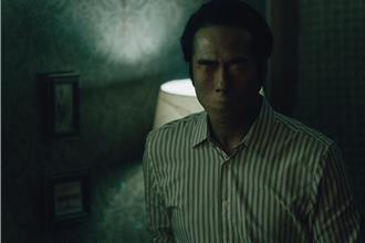 莊凱勛花6個小時變詭譎無臉男 喝水上廁所都有困難