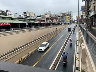 新竹西大路地下道整修工程缺失多 廠商：近期庖除重鋪
