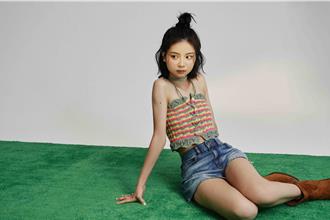 《與惡》賈靜雯女兒于卉喬長大了！踩10公分高跟鞋小露香肩