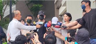 中捷隨機砍人！護理生父親6度鞠躬致歉    哽咽「我不會教小孩」