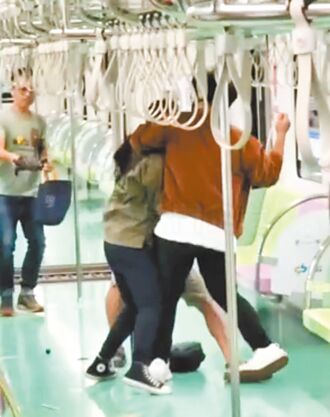 中捷砍人3傷 乘客合力制伏