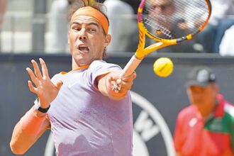 法網》納達爾現身練球 是否出賽仍未定