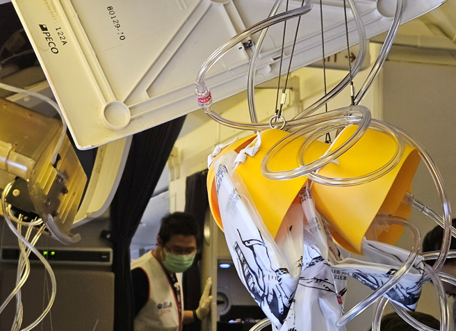 新加坡航空SQ321伦敦飞新加坡航班21日接近泰国上空遭遇乱流，多人遭猛力抛飞受伤。（路透）